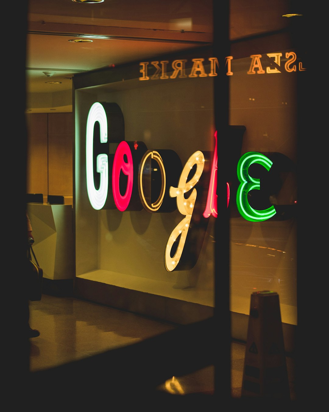 google-light-signage-5oyvn4yx46e